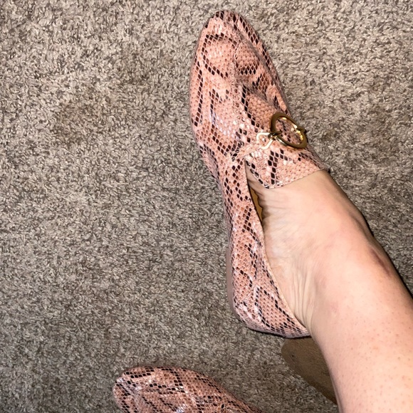 Quipid SNAKE skin blush pink brown with gold flat pointed loafer shoes size 10 - Picture 2 of 9